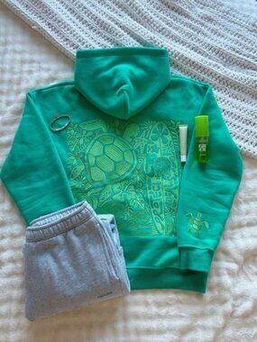 Embroidered green turtle hoodie S